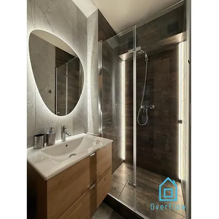 Privat bolig Pink Panther 10 Min To Old Town Gdansk,pkp & Shopping Mall